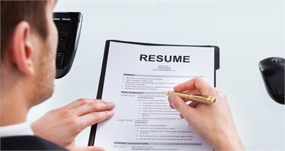 Does Your Resume Pass The "6 Second Review?"